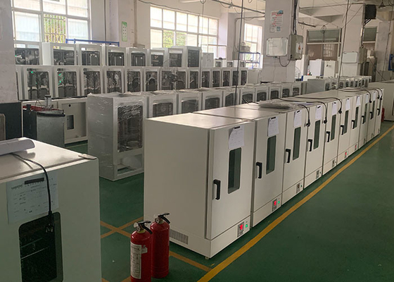 Estufa del laboratorio controlado por microprocesador con el anillo de cierre del silicio